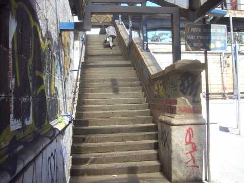 Scale, gradini, ostacoli: stazioni della Bari Nord ''vietate'' ai disabili